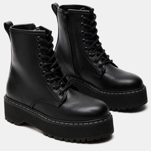 Steve Madden Bettyy Black Boots